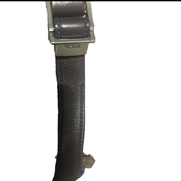 Authentic Tumi purse in the color blue gently used - Picture 3 of 11